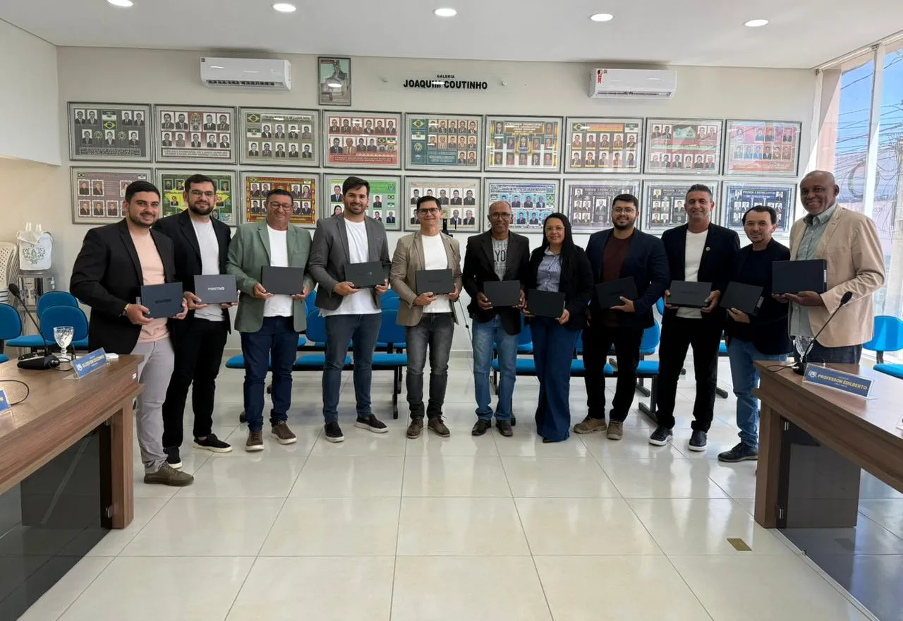 Câmara de Lagoa Nova entrega tablets a vereadores durante 1ª Sessão Ordinária de 2026